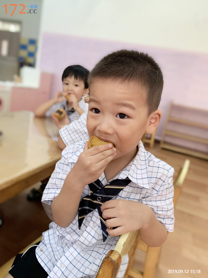 老师，月饼甜甜的